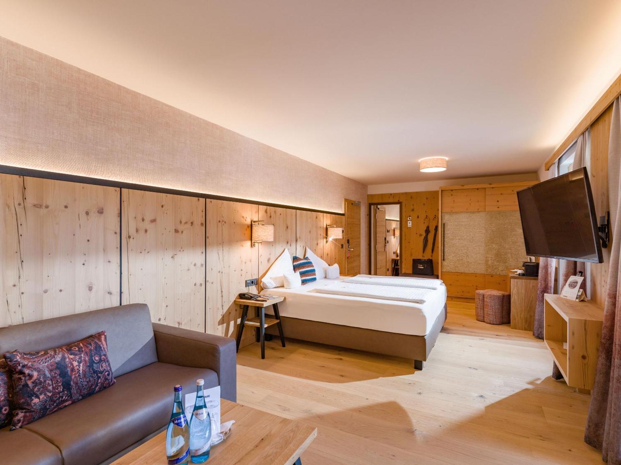 Hotel & Spa Sonne 4 Sterne Superior キルヒベルク・イン・チロル エクステリア 写真